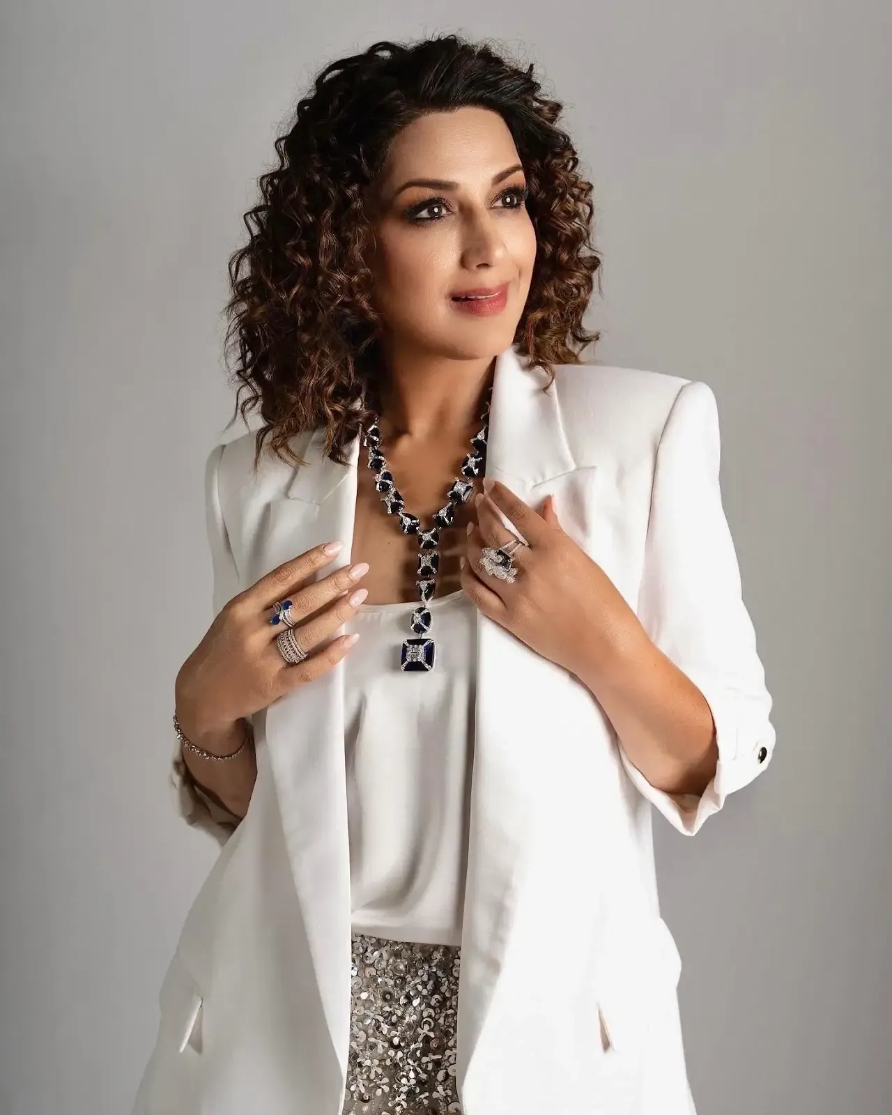 SOUTH INDIAN ACTRESS SONALI BENDRE CURLY HAIR IN WHITE DRESS 3